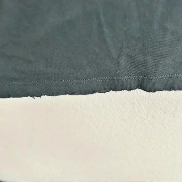 Oversizeded Distressed Graphic Tee size S/M - Picture 8 of 9